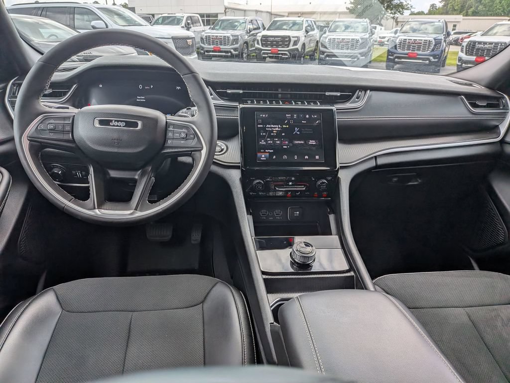 Used 2024 Jeep Grand Cherokee Altitude AWD/4WD image 20