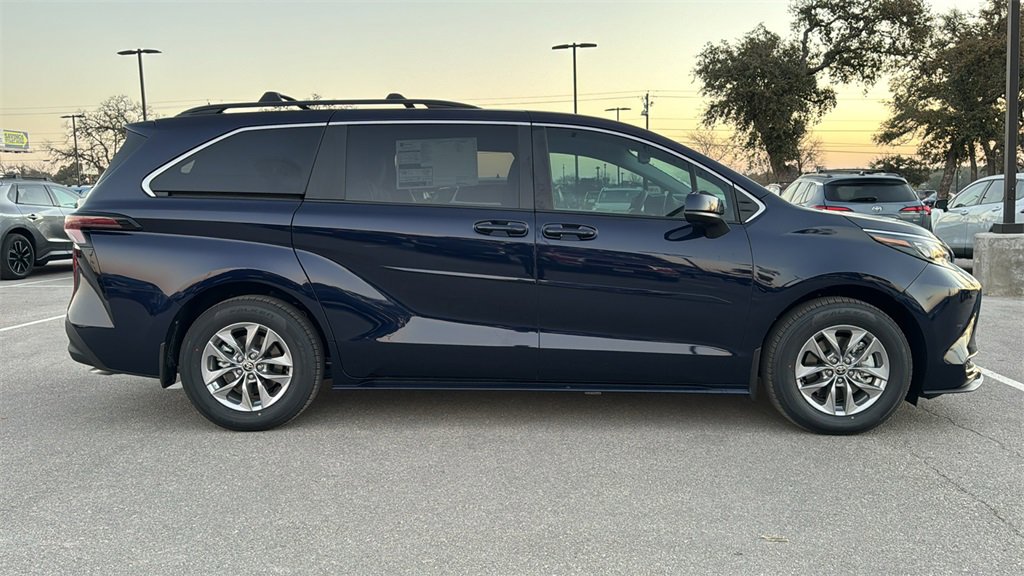 New 2026 Toyota Sienna LE image 10
