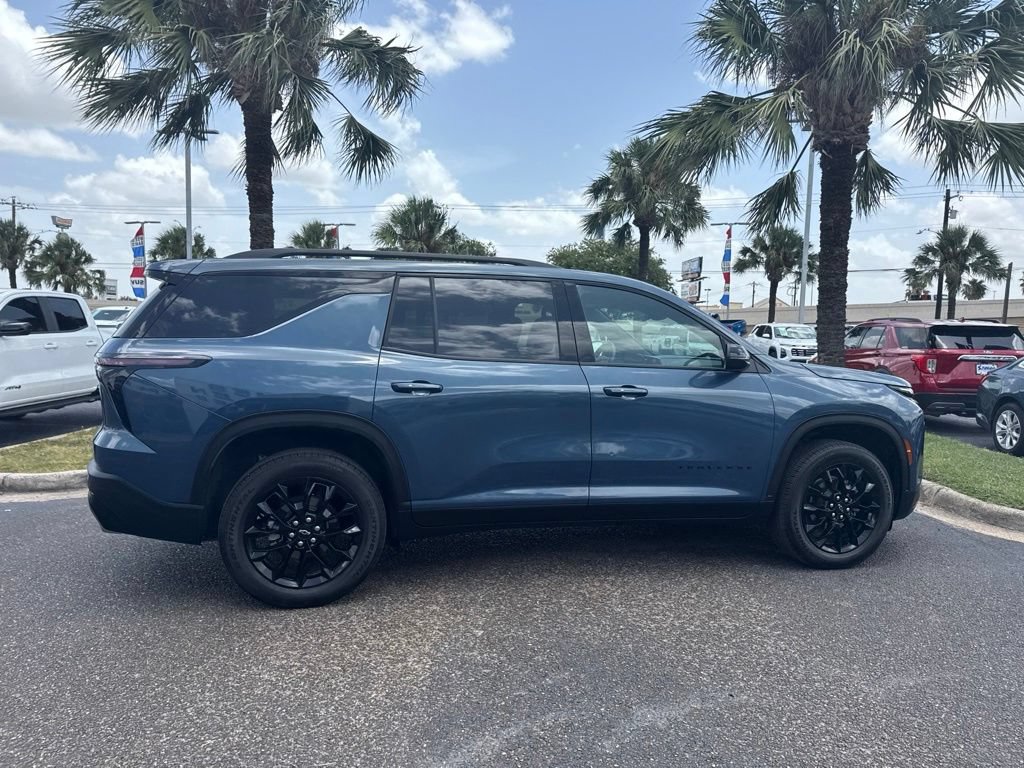 Used 2026 Chevrolet Traverse LT w/ Midnight/Sport Edition FWD image 5