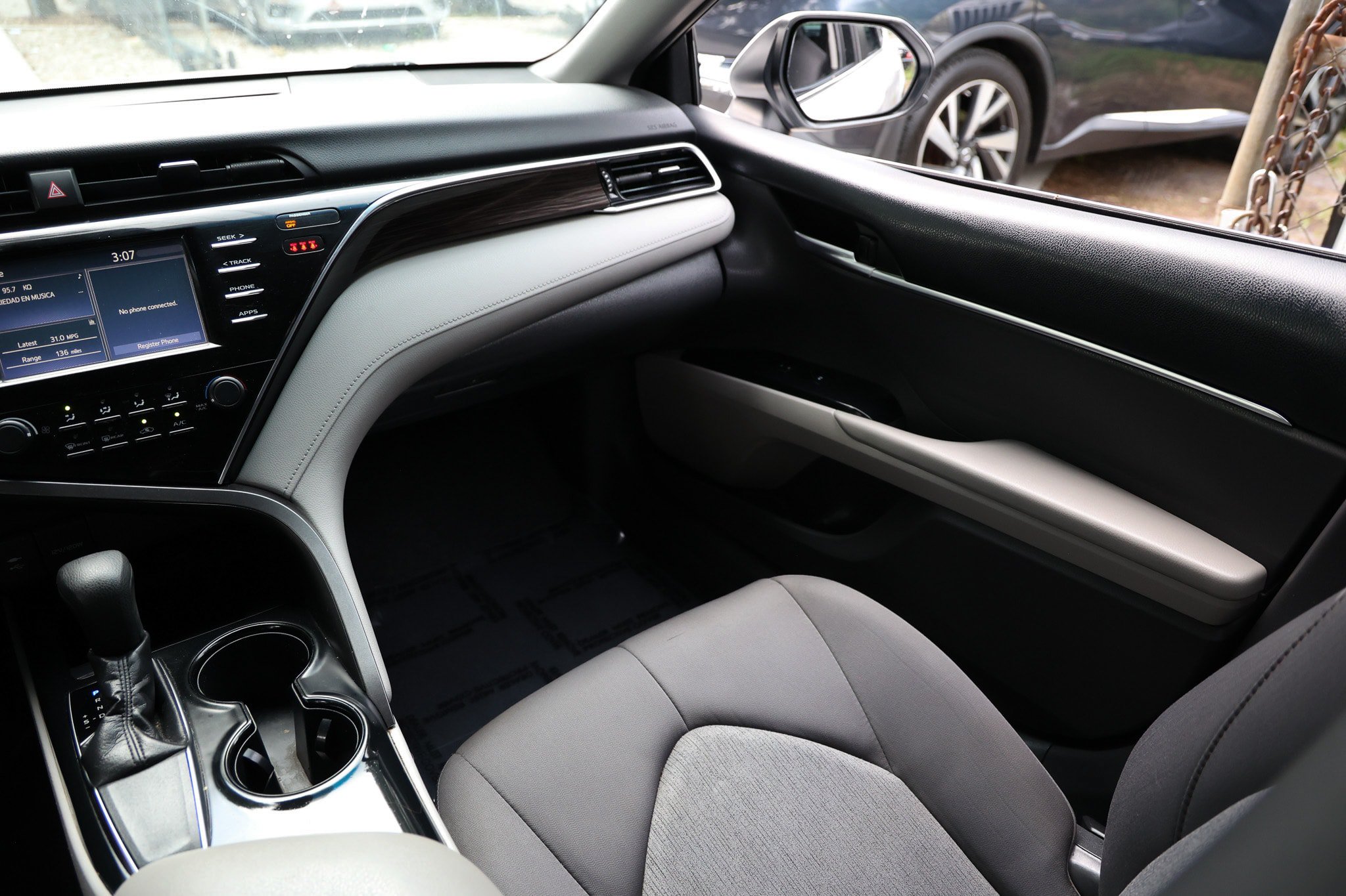 Used 2018 Toyota Camry LE FWD image 25