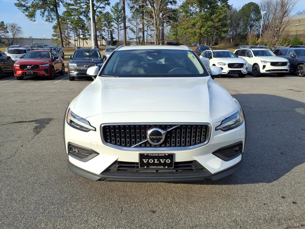Certified 2023 Volvo V60 B5 Cross Country Plus w/ Climate Package image 10