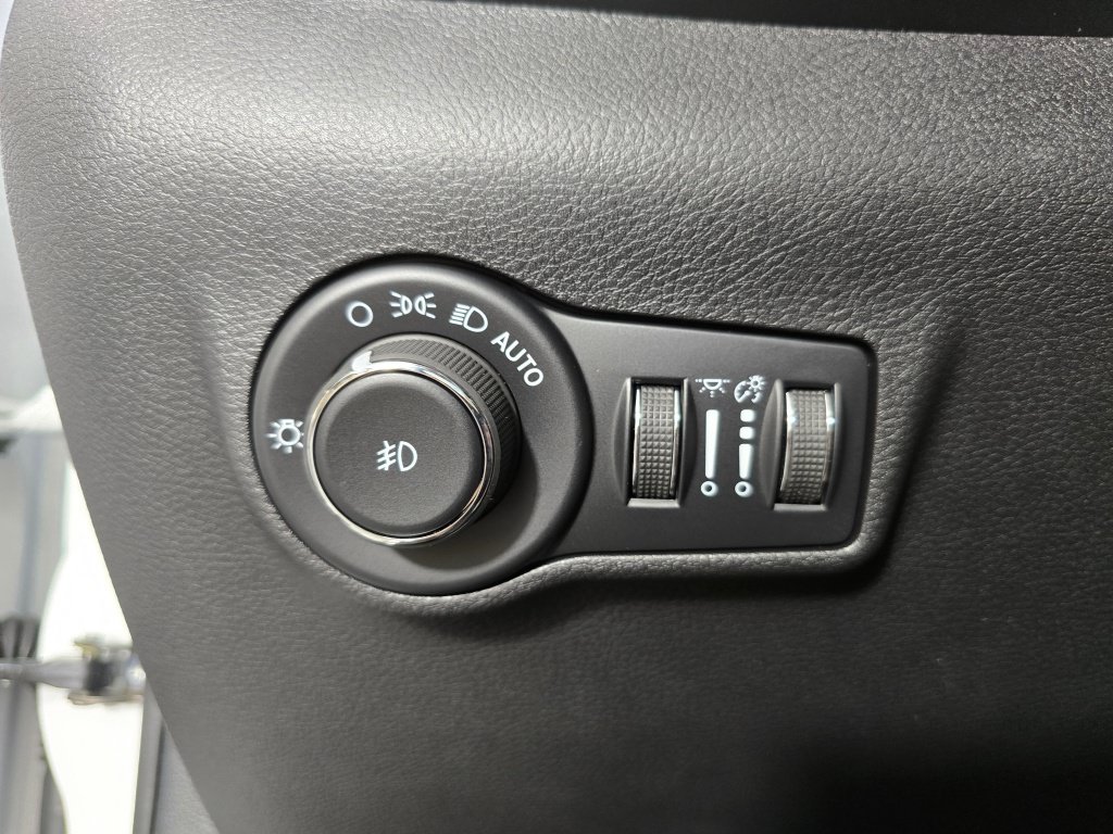 New 2026 Jeep Compass Latitude AWD/4WD image 24