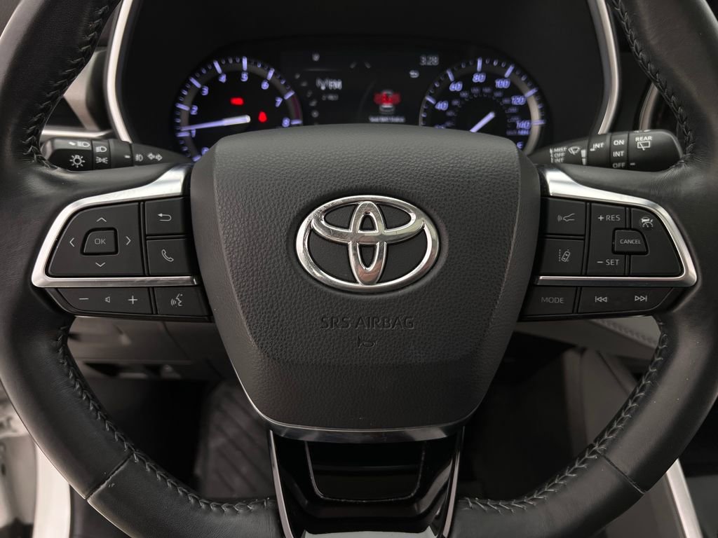 Used 2020 Toyota Highlander XLE image 17