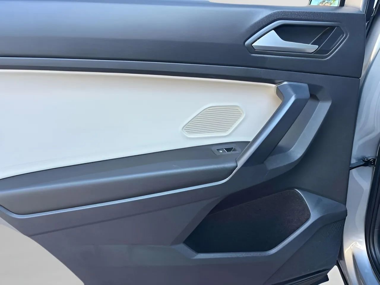 Used 2021 Volkswagen Tiguan SE R-Line w/ 3rd Row Seat Package image 30