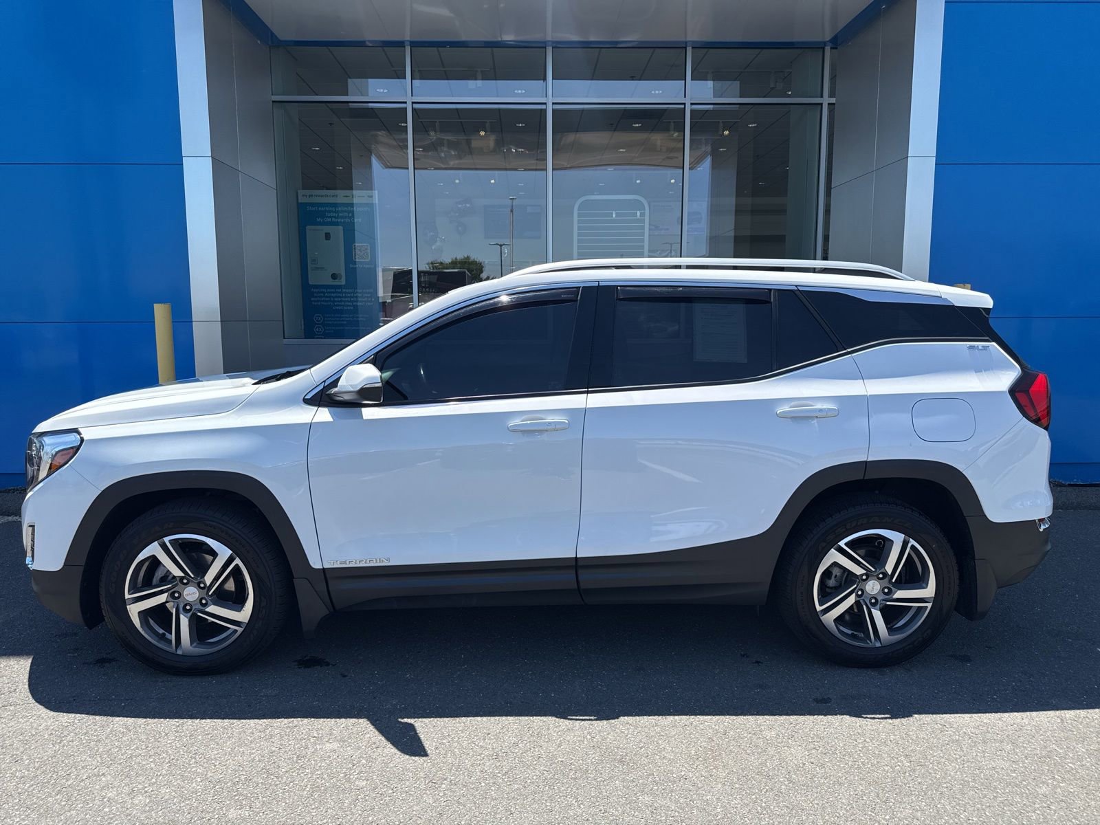 Used 2021 GMC Terrain SLT w/ Infotainment Package II AWD/4WD image 9