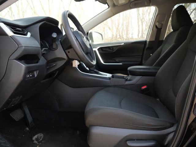 Used 2024 Toyota RAV4 LE AWD/4WD image 13