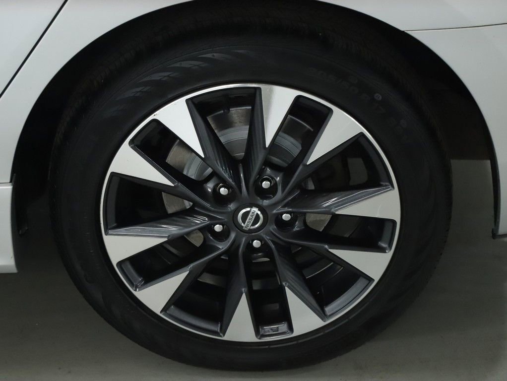 Used 2017 Nissan Sentra SR w/ Protection Package image 41
