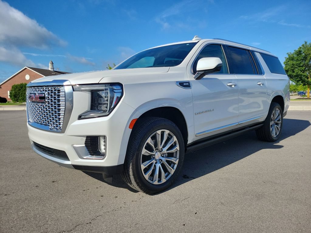 Used 2021 GMC Yukon XL Denali w/ Denali Ultimate Package AWD/4WD image 2