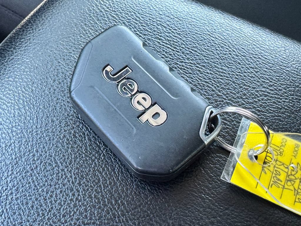 Used 2022 Jeep Wrangler Sport AWD/4WD image 30