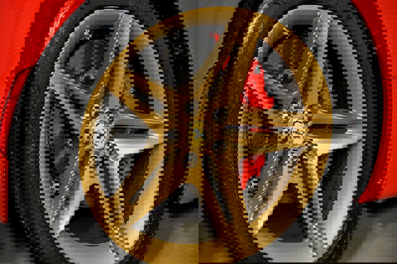 Used 2022 Ferrari SF90 Spider image 16