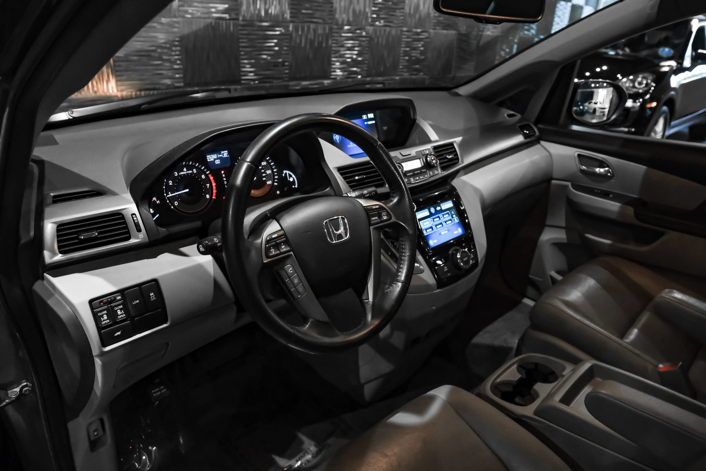 Used 2017 Honda Odyssey EX-L image 3