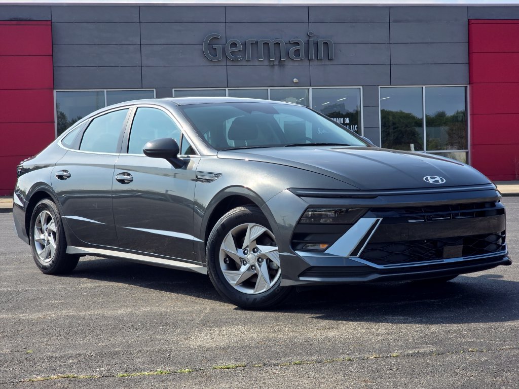 Used 2025 Hyundai Sonata SE FWD image 2
