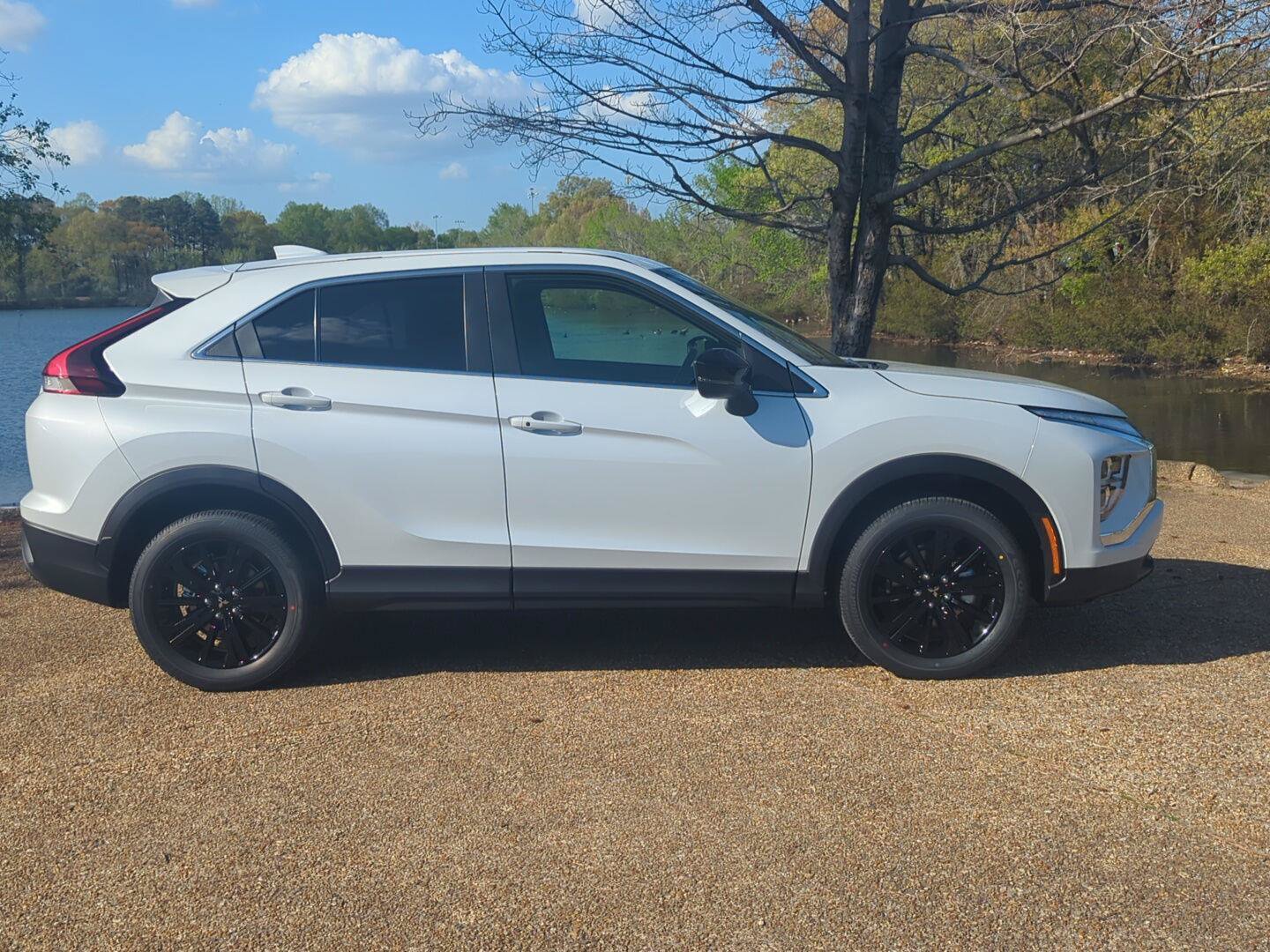 New 2026 Mitsubishi Eclipse Cross LE AWD/4WD image 3