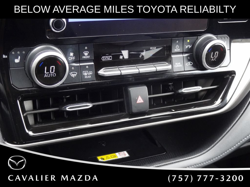 Used 2023 Toyota Highlander XLE AWD/4WD image 35