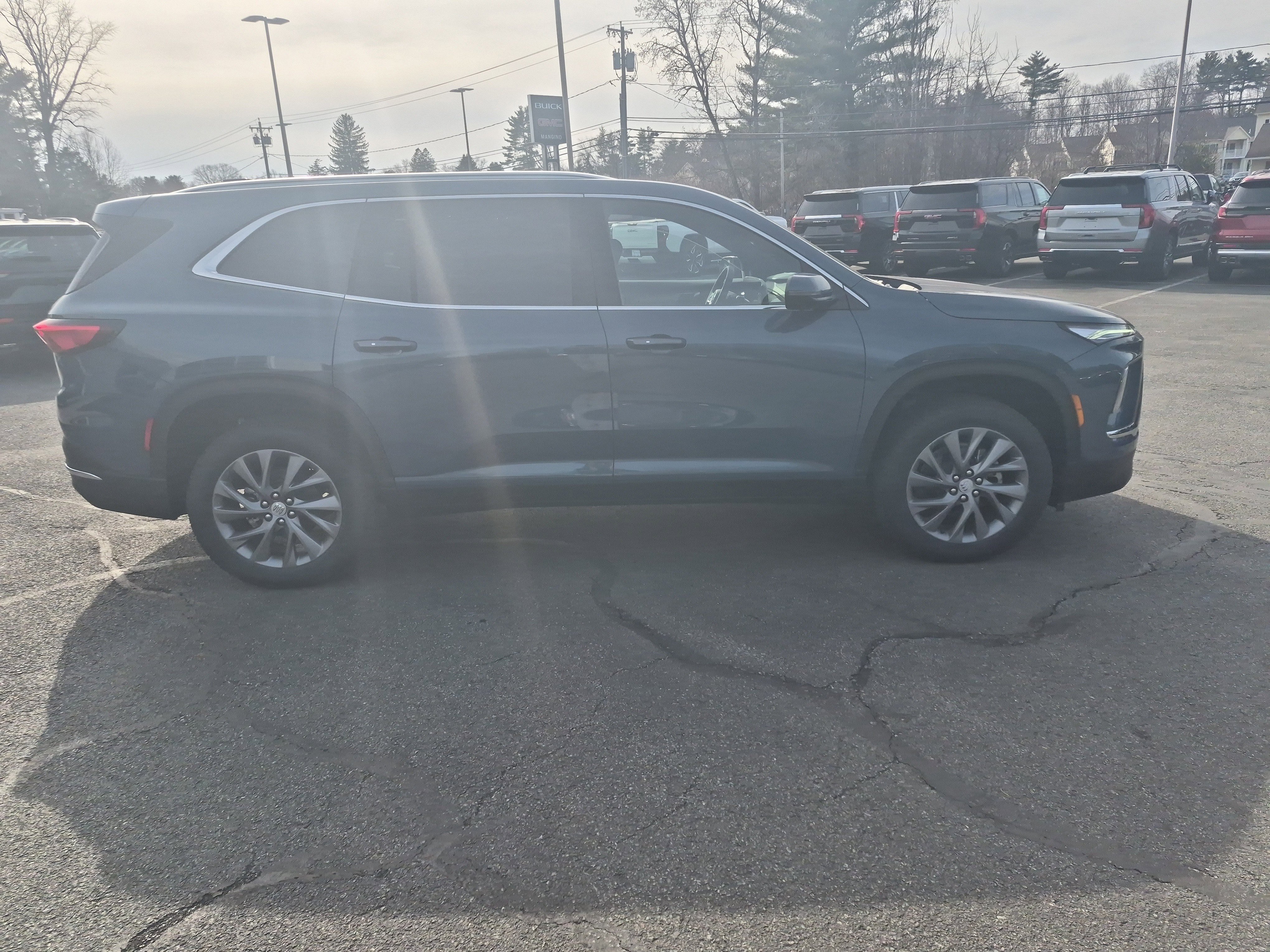 Used 2026 Buick Enclave Preferred w/ Power Package image 6