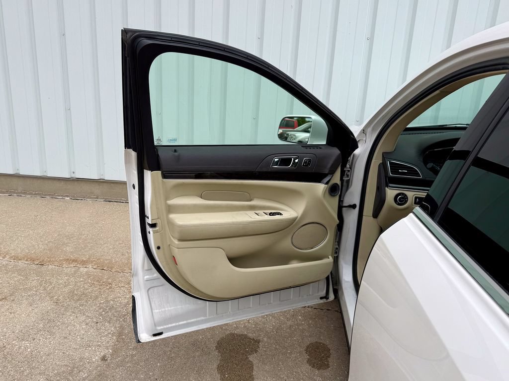 Used 2016 Lincoln MKT AWD w/ Equipment Group 201A image 15