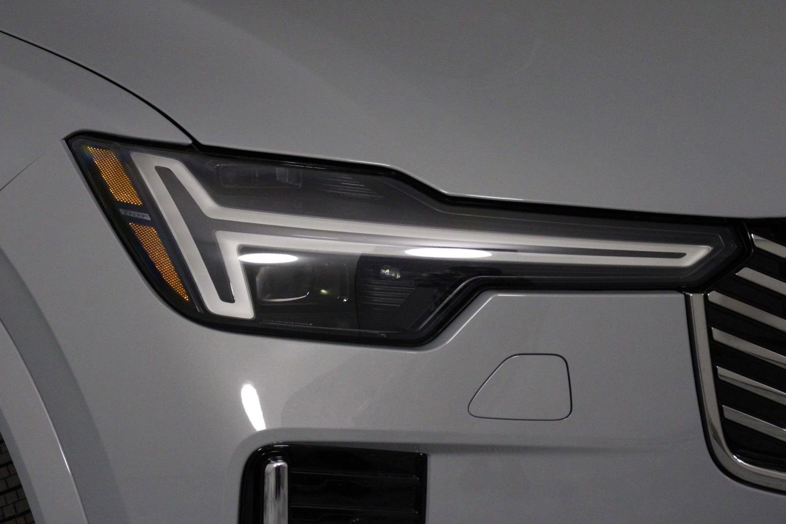 New 2026 Volvo XC90 T8 Plus image 14