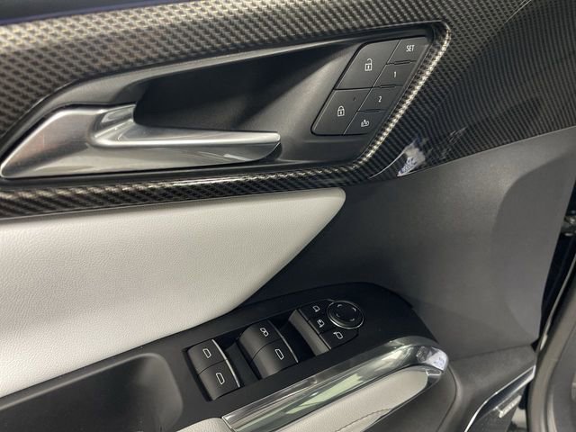 Used 2025 Chevrolet Traverse High Country image 13