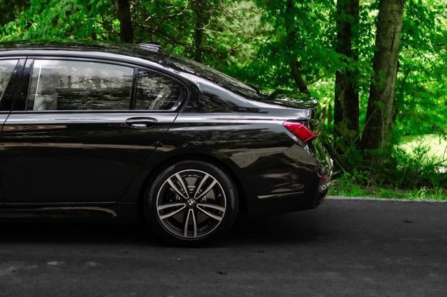Used 2022 BMW 750i xDrive w/ Autobahn Package AWD/4WD image 13