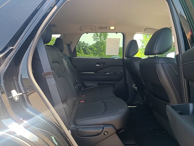 Used 2024 Nissan Pathfinder SL FWD image 32