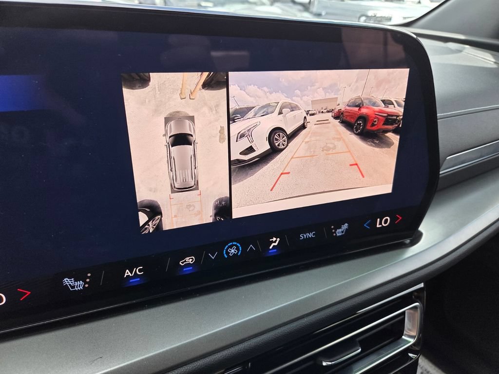 Used 2024 Chevrolet Traverse LS FWD image 31