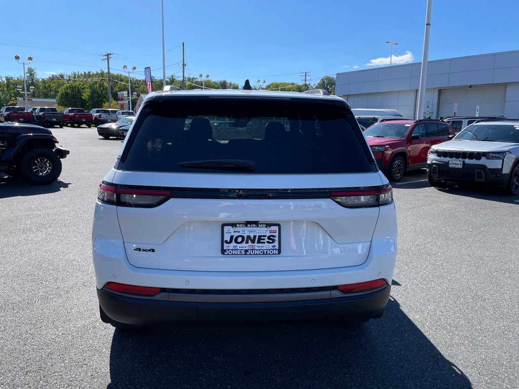New 2027 Jeep Grand Cherokee Altitude AWD/4WD image 6