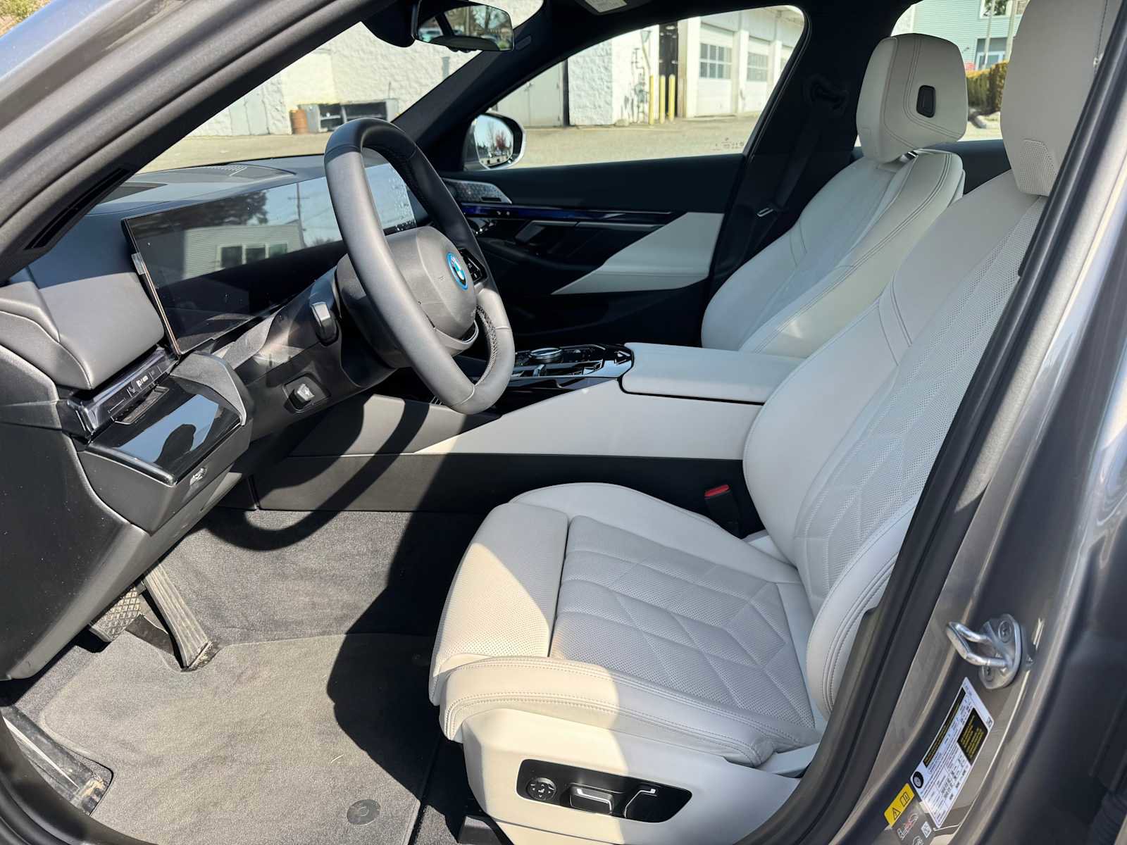 Used 2025 BMW i5 xDrive40 w/ Premium Package image 20