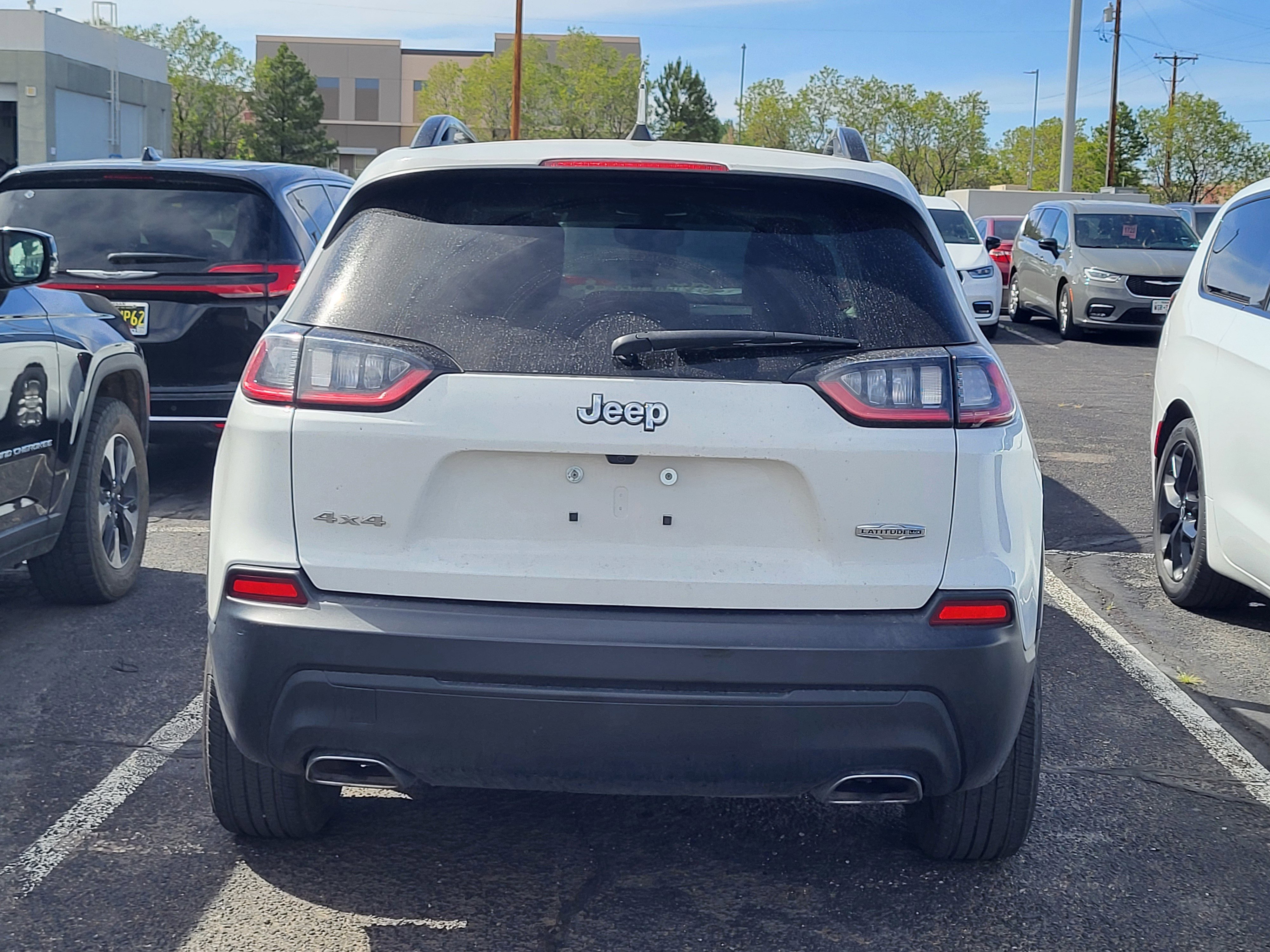 Used 2022 Jeep Cherokee Latitude Lux w/ Mopar Interior Package AWD/4WD image 18