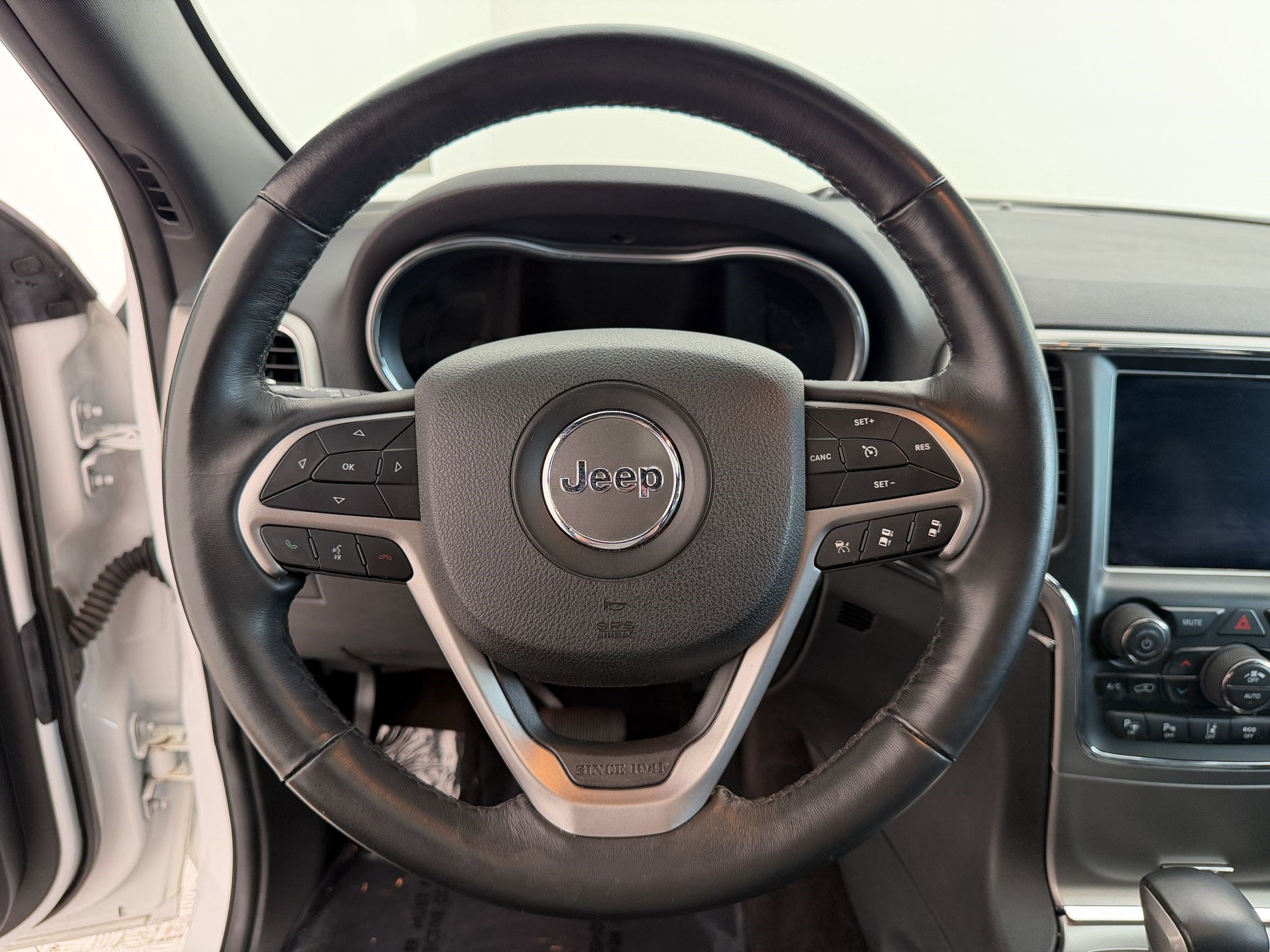 Used 2018 Jeep Grand Cherokee Limited AWD/4WD image 11