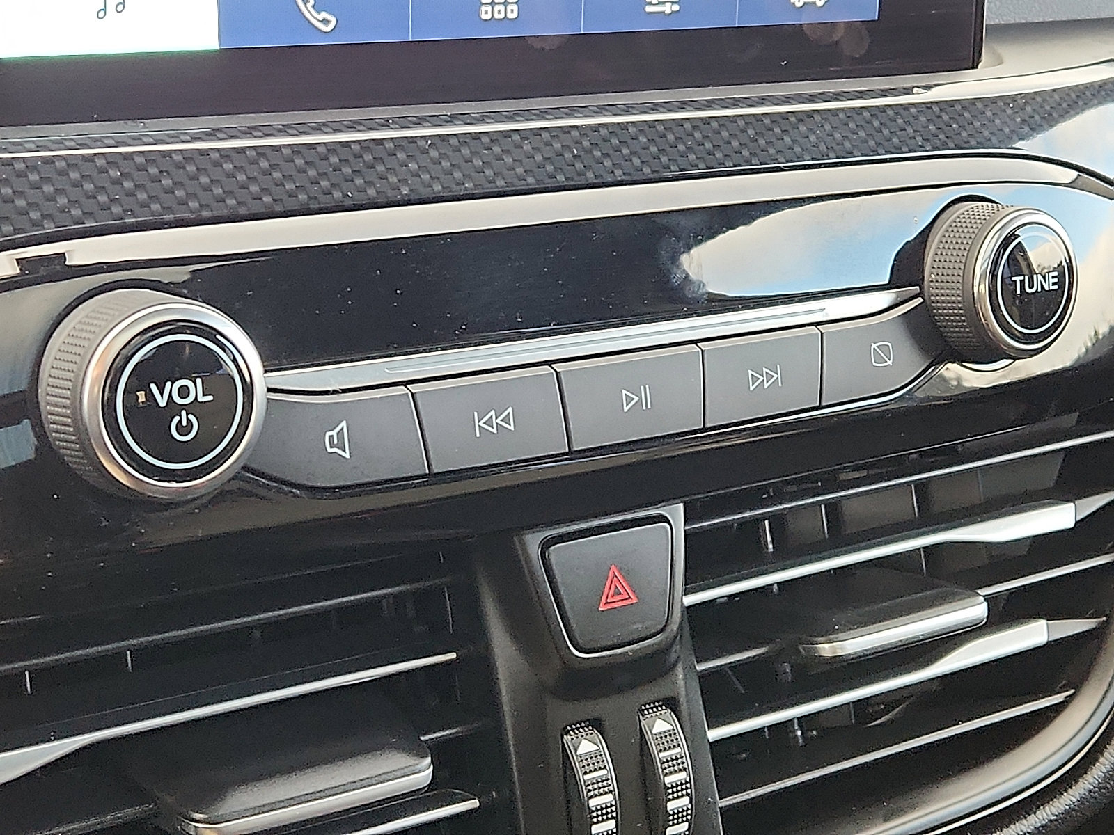 Used 2025 Ford Escape ST-Line w/ Cold Weather Package image 18