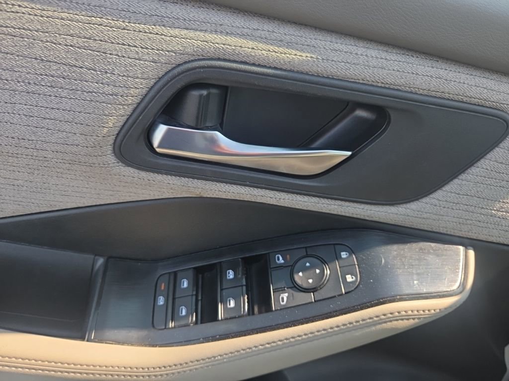 Used 2023 Nissan Rogue SV image 10