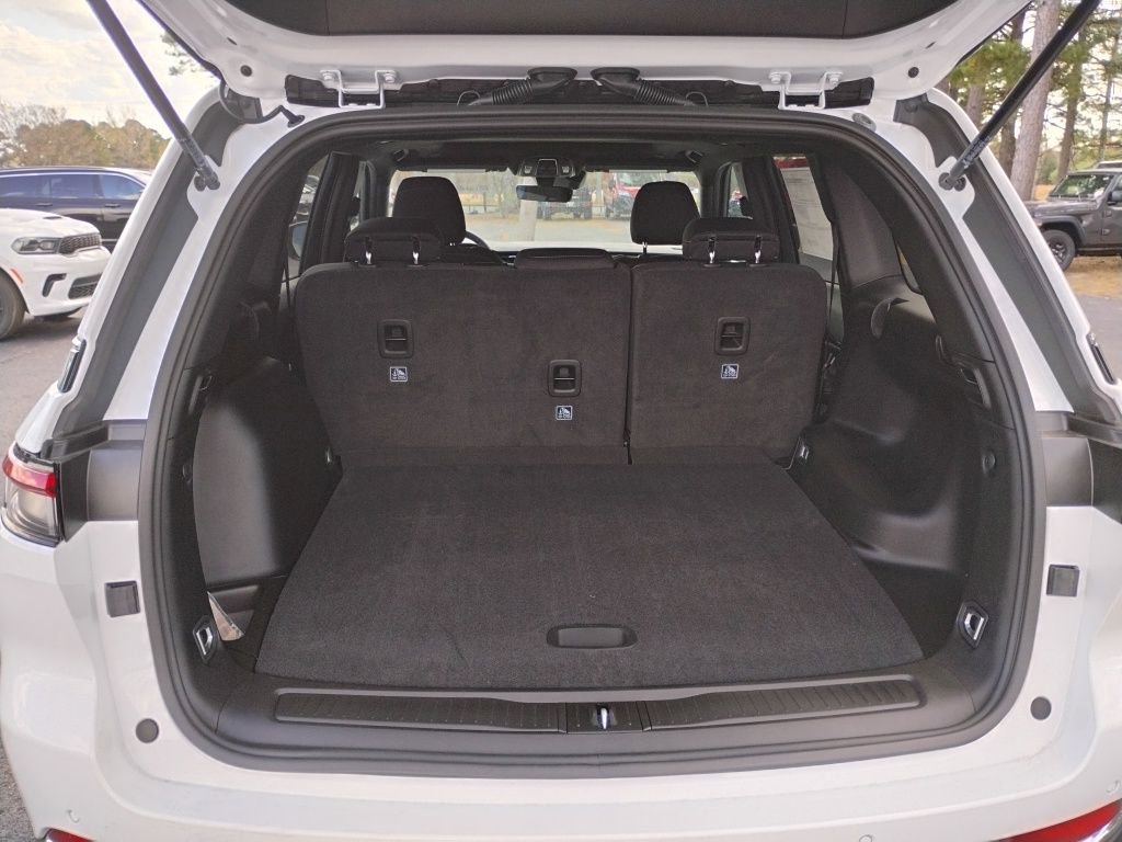 New 2025 Jeep Grand Cherokee Laredo X w/ Trailer Tow Package image 15