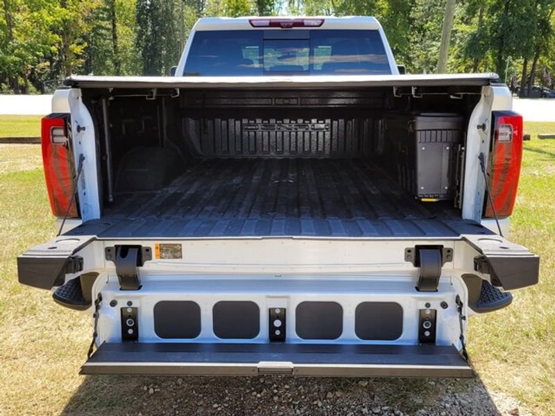 Used 2024 GMC Sierra 2500 Denali w/ Denali Reserve Package image 12
