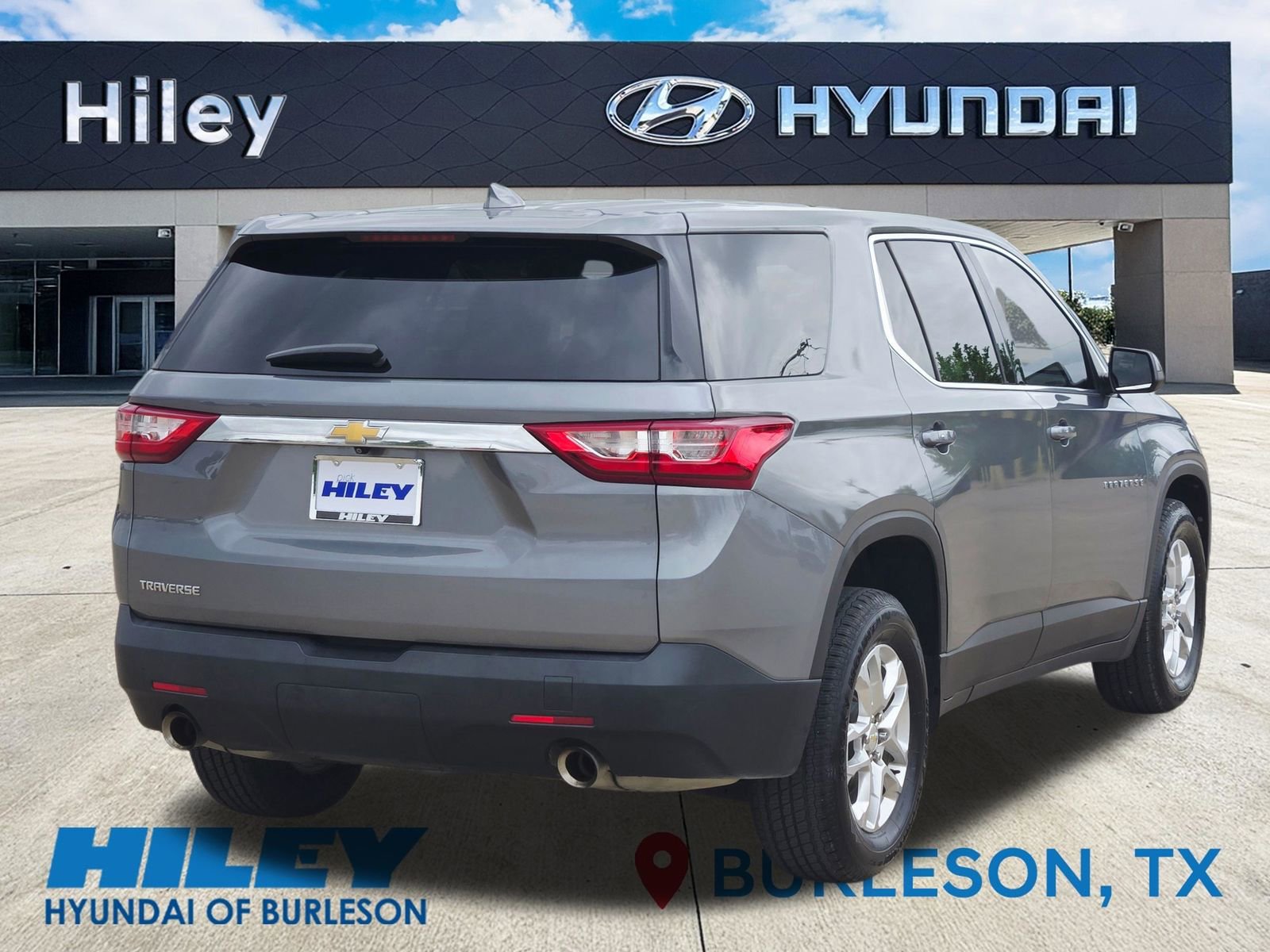 Used 2021 Chevrolet Traverse LS w/ LPO, Floor Liner Package FWD image 4