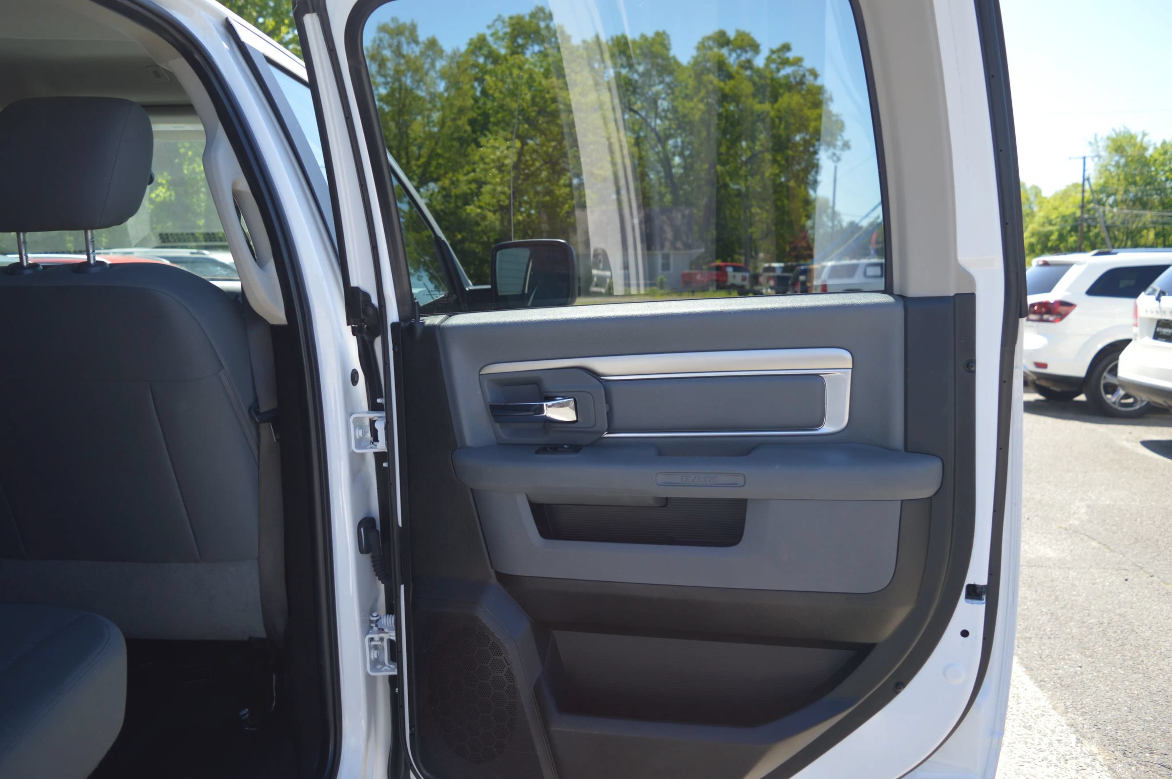 Used 2020 RAM 1500 Classic SLT RWD image 24