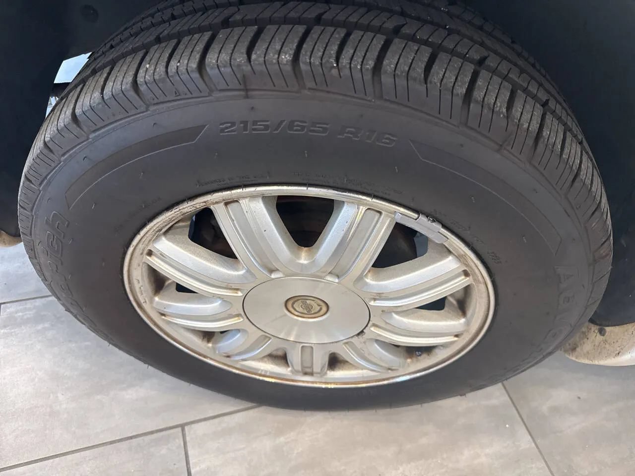 Used 2005 Chrysler Town & Country Touring w/ Luxury Group FWD image 6