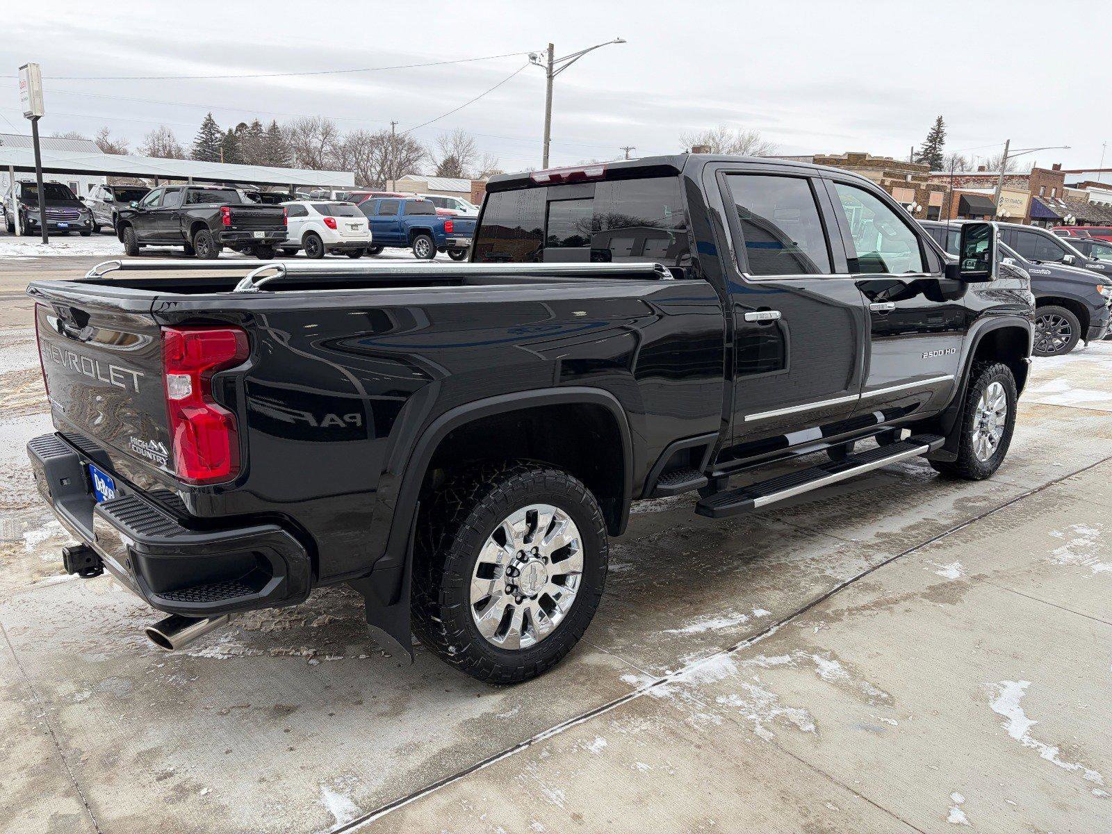 Used 2022 Chevrolet Silverado 2500 High Country w/ Safety Package II image 5