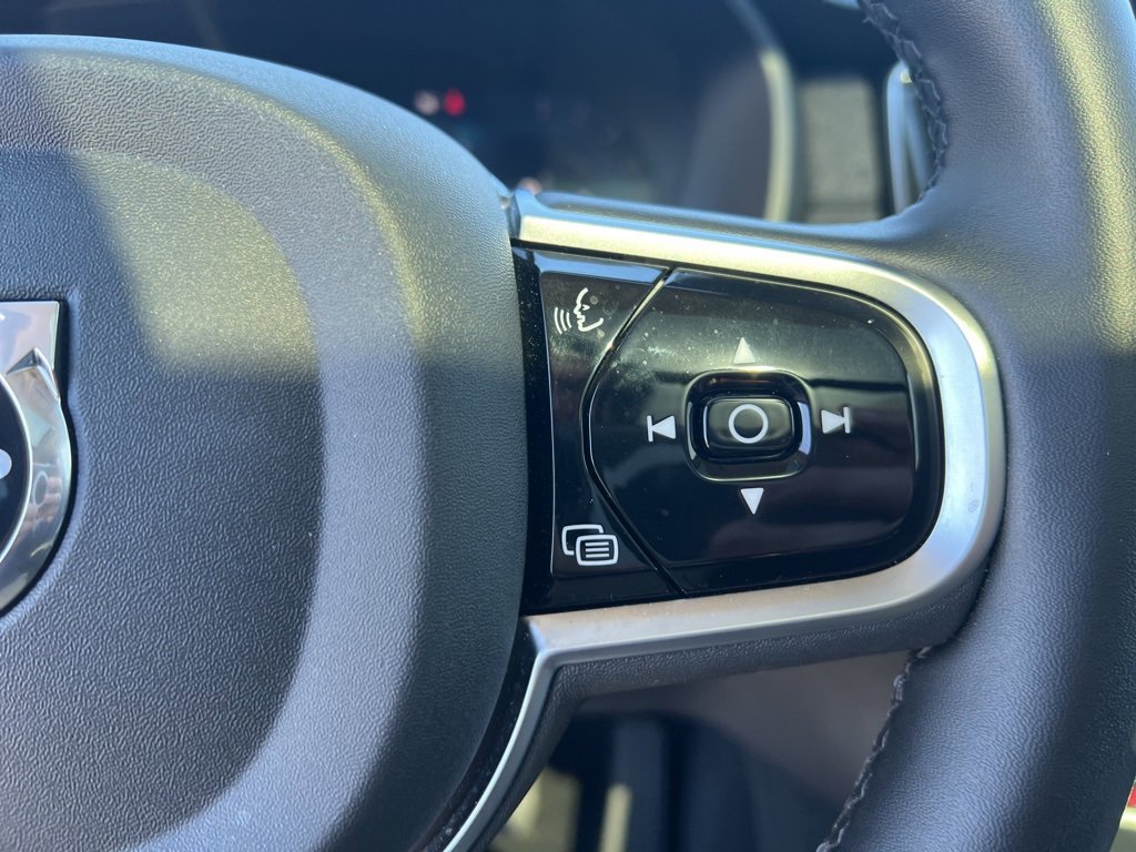 Certified 2025 Volvo XC90 B5 Plus image 18