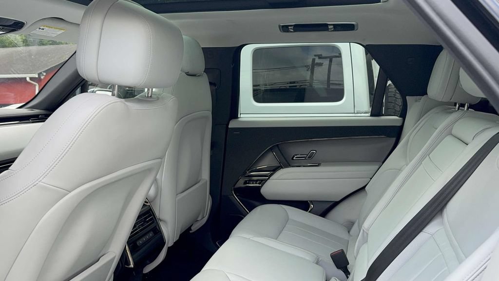 Used 2023 Land Rover Range Rover Sport SE AWD/4WD image 36