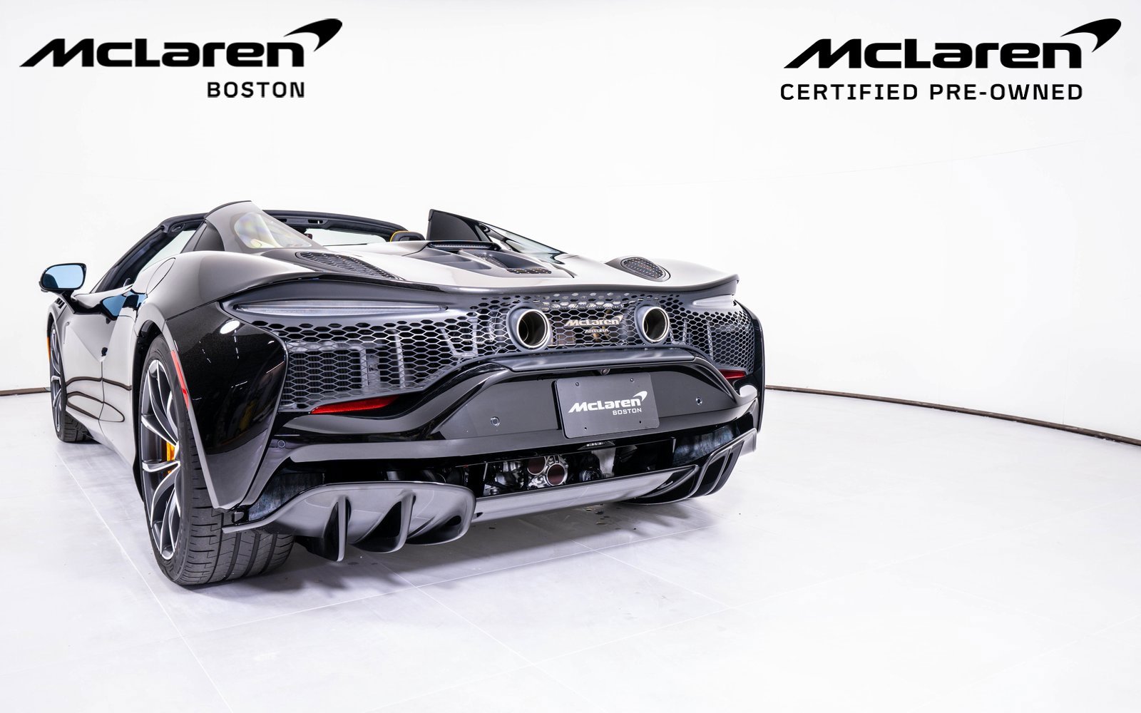 Used 2025 McLaren Artura Spider image 12