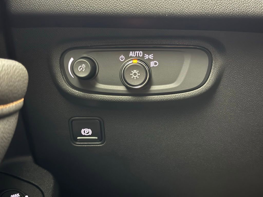 Used 2020 GMC Terrain SLE w/ Driver Convenience Package FWD image 18