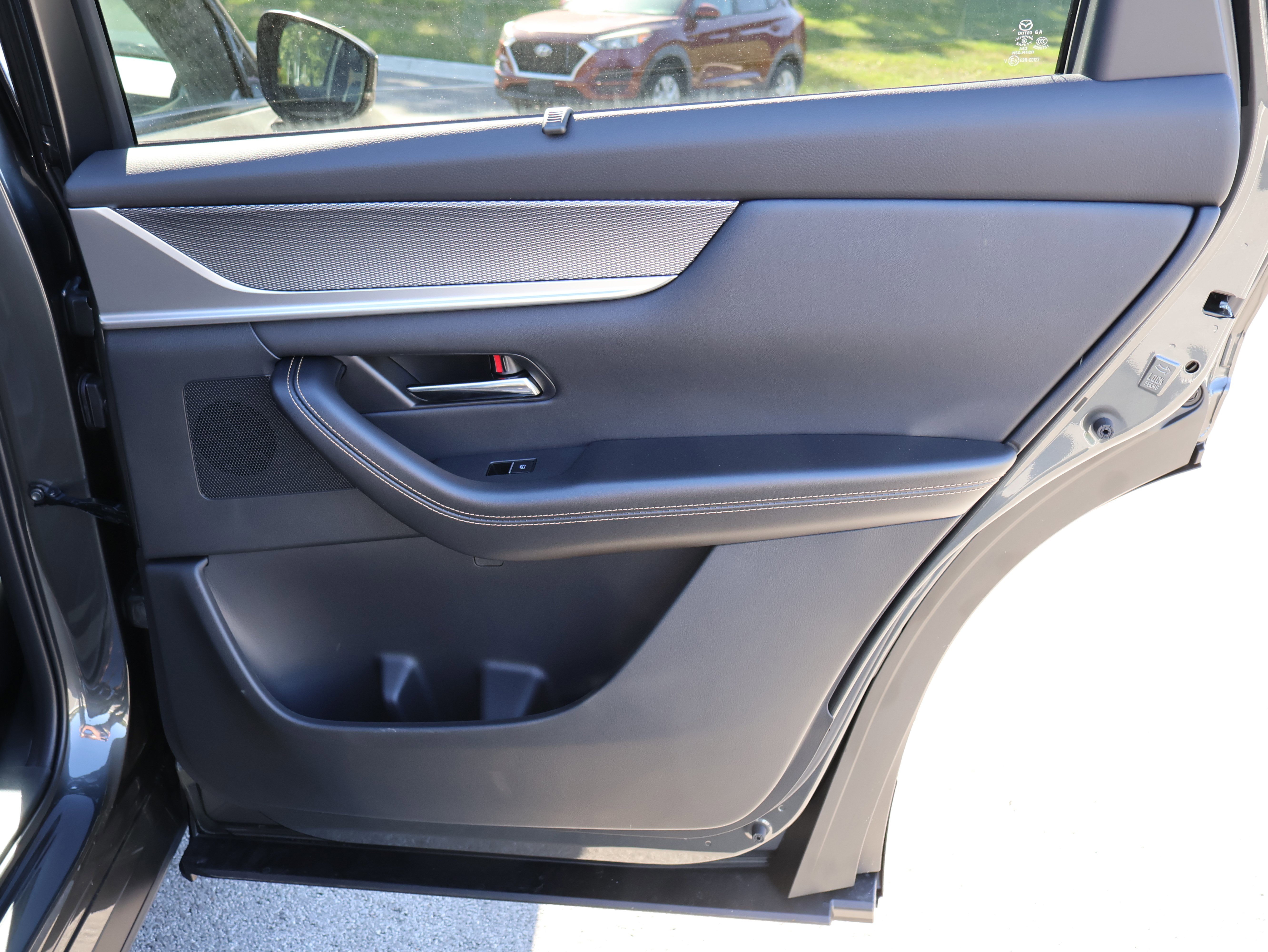 New 2025 MAZDA CX-90 Plug-In Hybrid w/ Preferred image 16