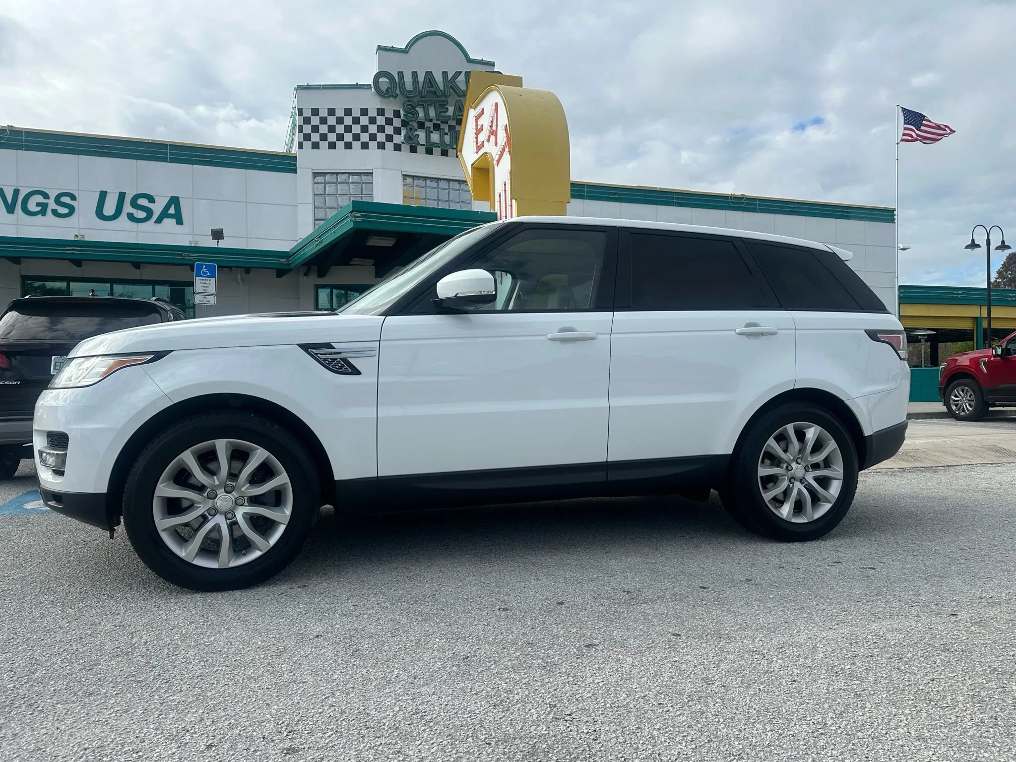 Used 2015 Land Rover Range Rover Sport AWD/4WD image 2