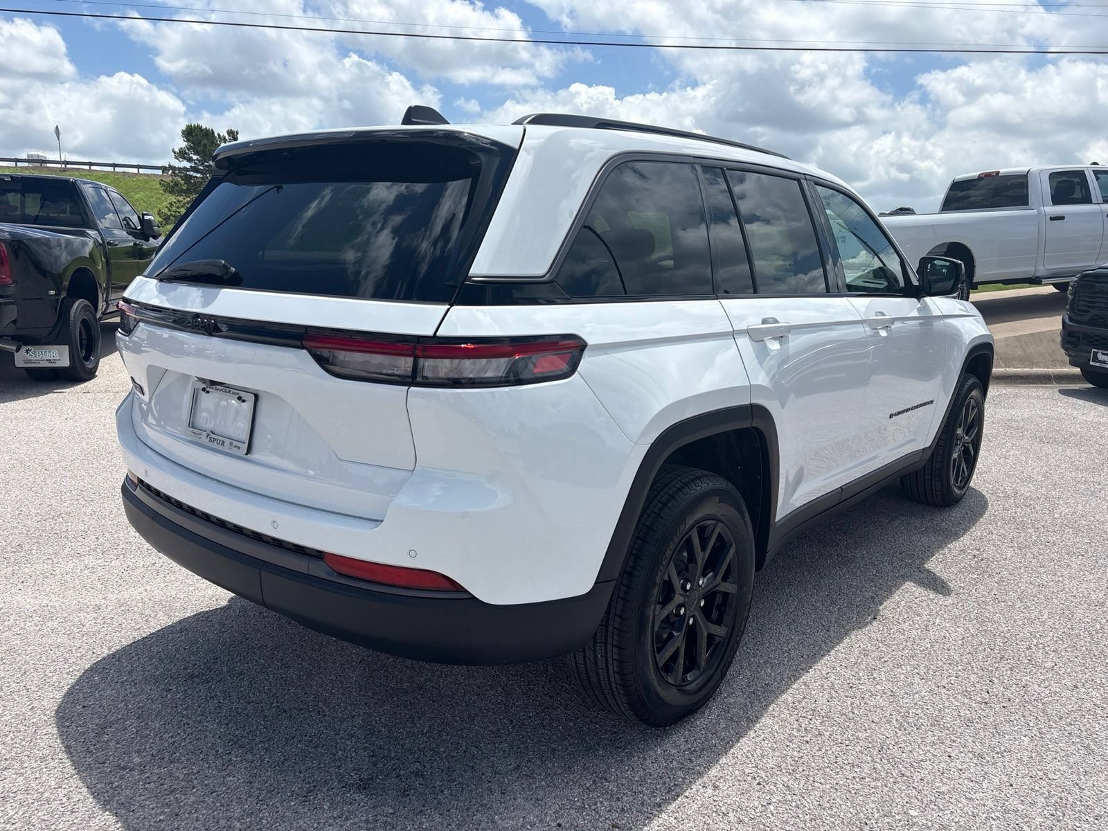 New 2026 Jeep Grand Cherokee Altitude RWD image 6