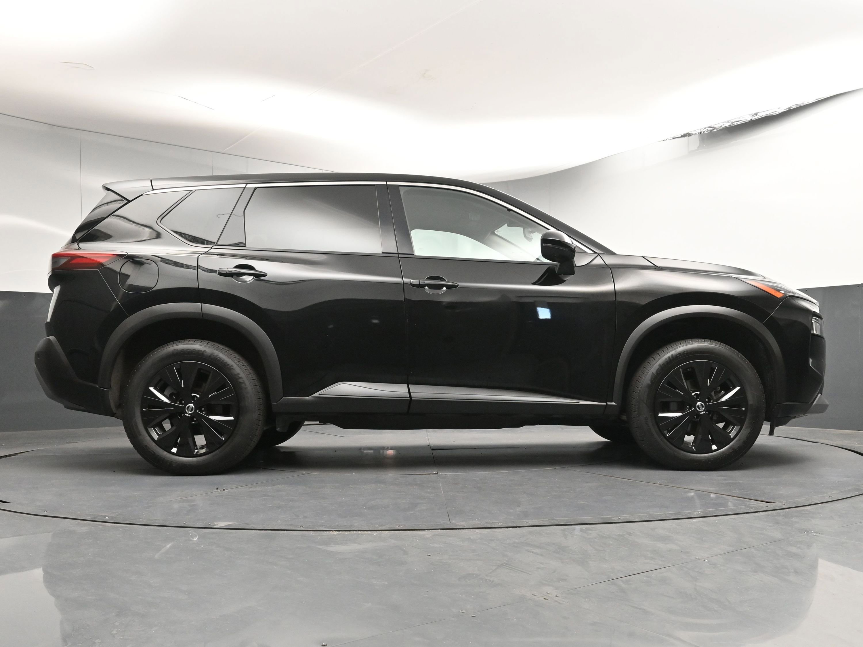 Used 2021 Nissan Rogue SV image 26