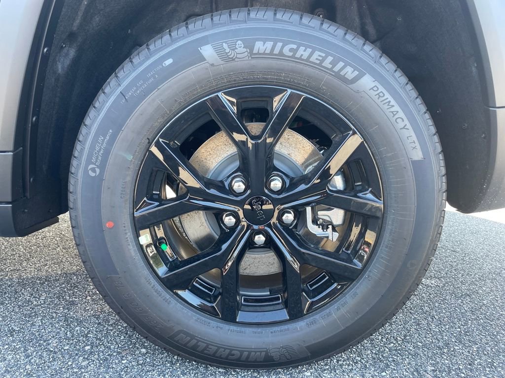 New 2025 Jeep Grand Cherokee L Laredo image 8