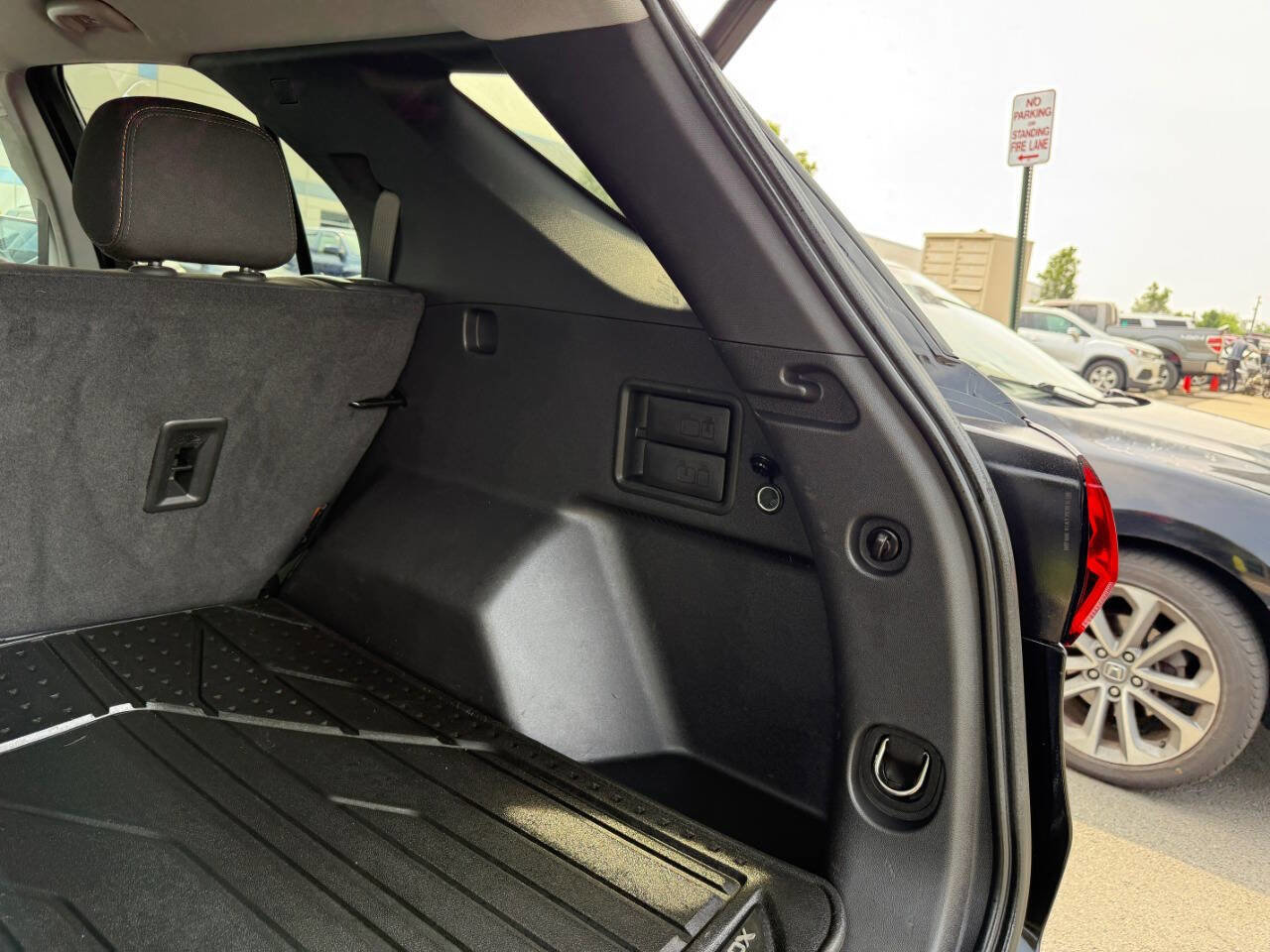 Used 2023 Chevrolet Equinox LT image 29