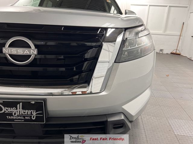 Used 2025 Nissan Pathfinder SV FWD image 13