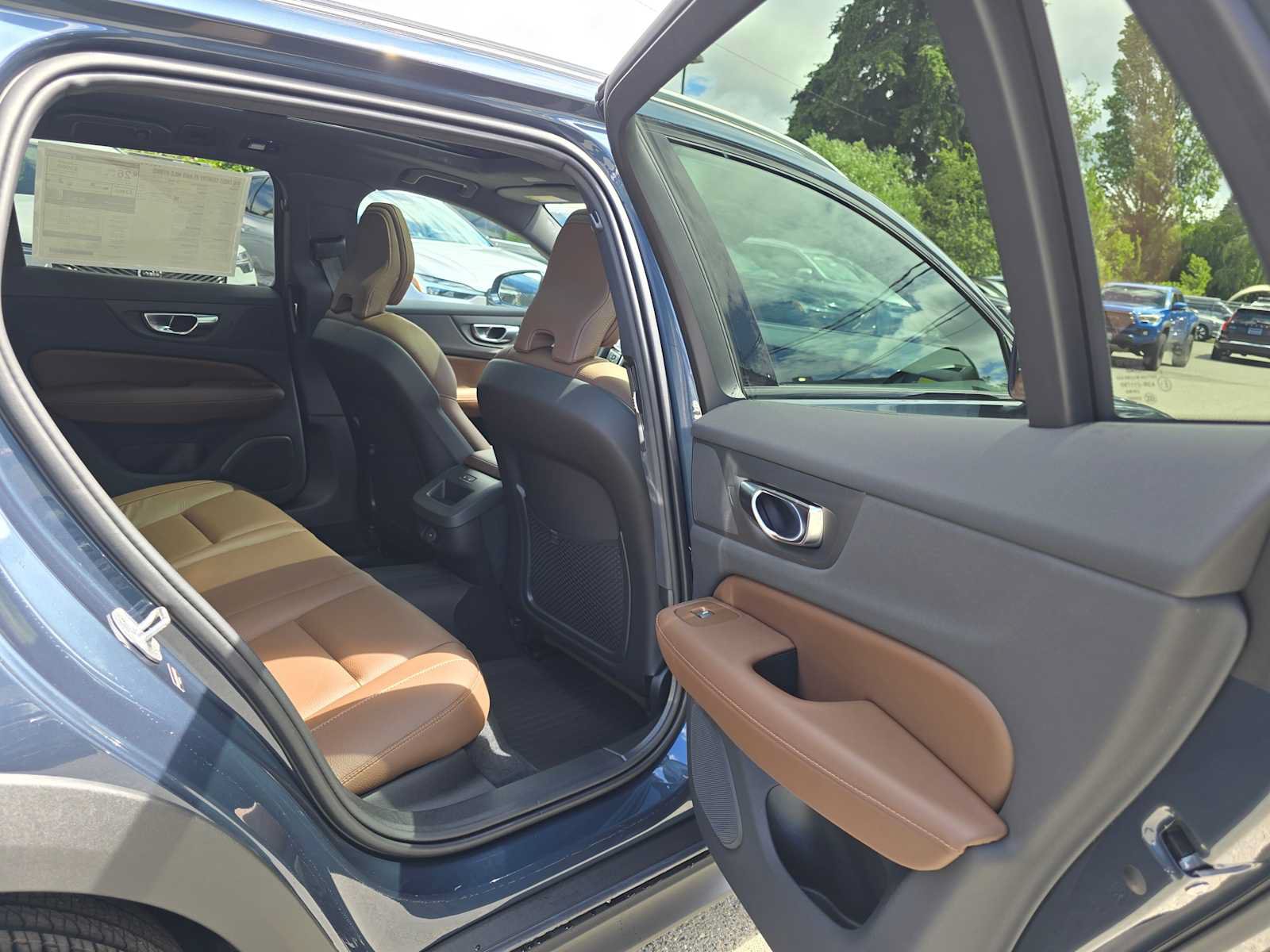 New 2026 Volvo V60 B5 Cross Country Plus w/ Protection Package Premier AWD/4WD image 13