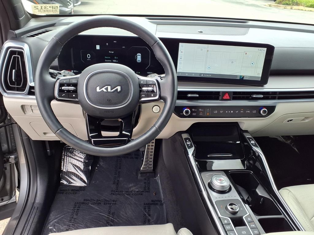 Certified 2025 Kia Sorento SX Prestige AWD/4WD image 10